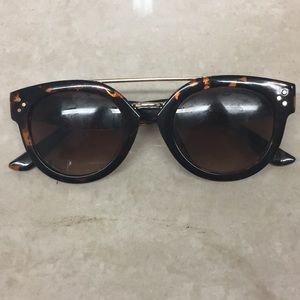 Oscar de La Renta sunglasses